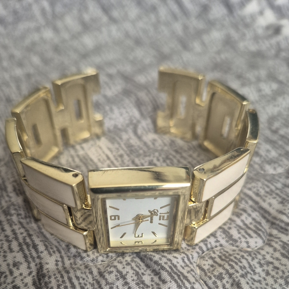 Vintage Geneva Cuff Watch - Picture 2 of 4